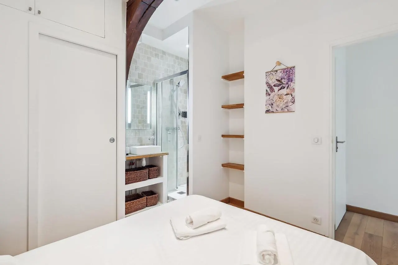 Luxury Living: Appartement Contemporain By Weekome Paris Apartment